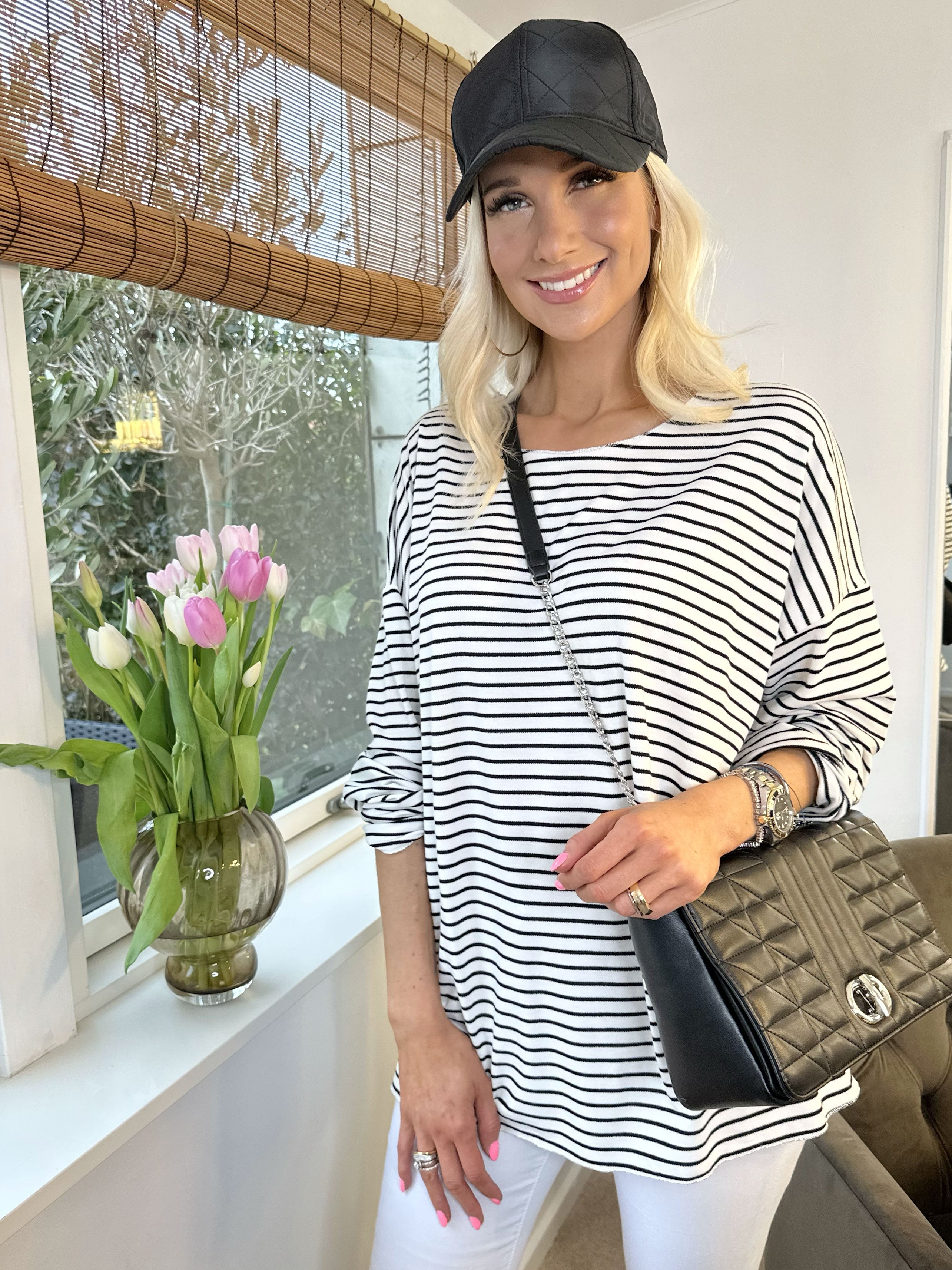 Stripe - Hvid blød bluse med tynde striber